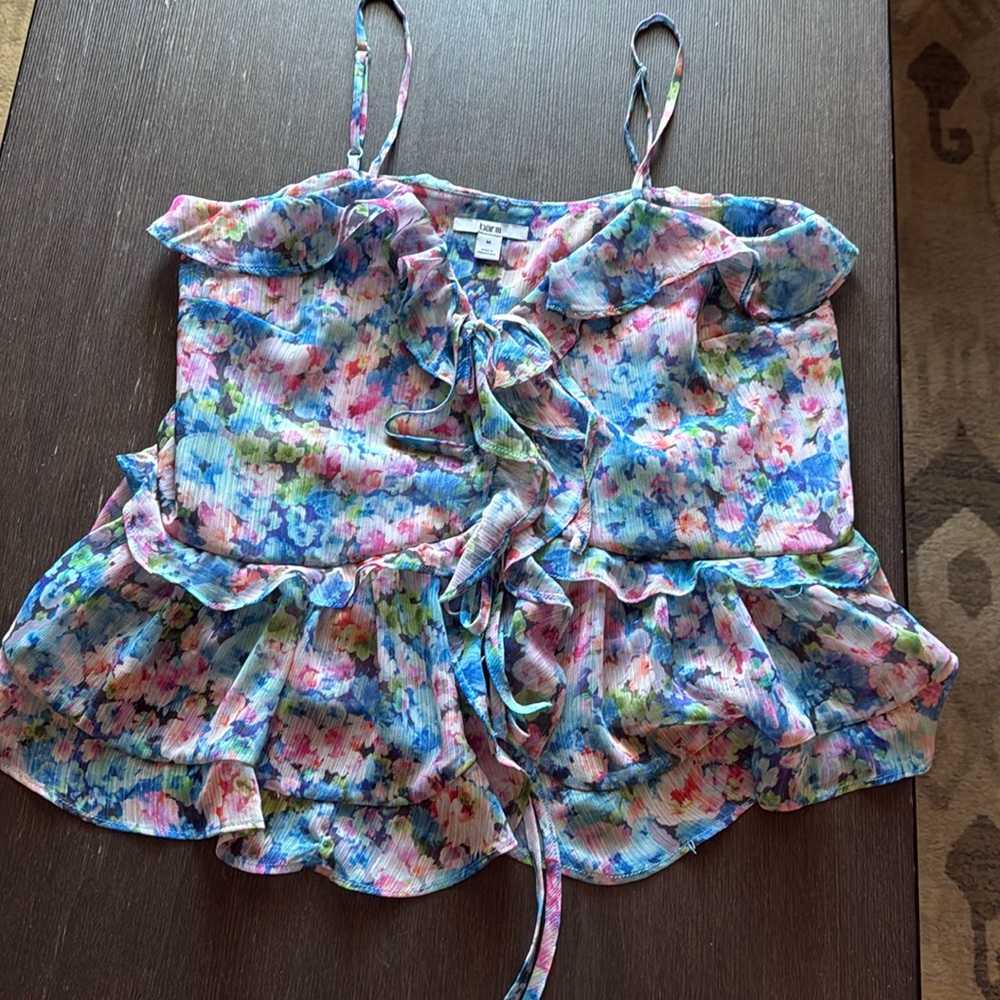 Beautiful Bar lll floral ties top! 🎃